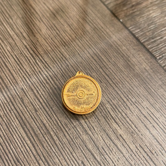 Vintage Collectible Pin: Tupperware Tupper Seal Gold Tone Pin, Lapel Pin - Picture 2 of 13